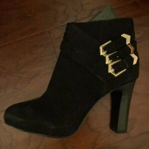 Women’s size 8 Guess, Black Suede Bootie